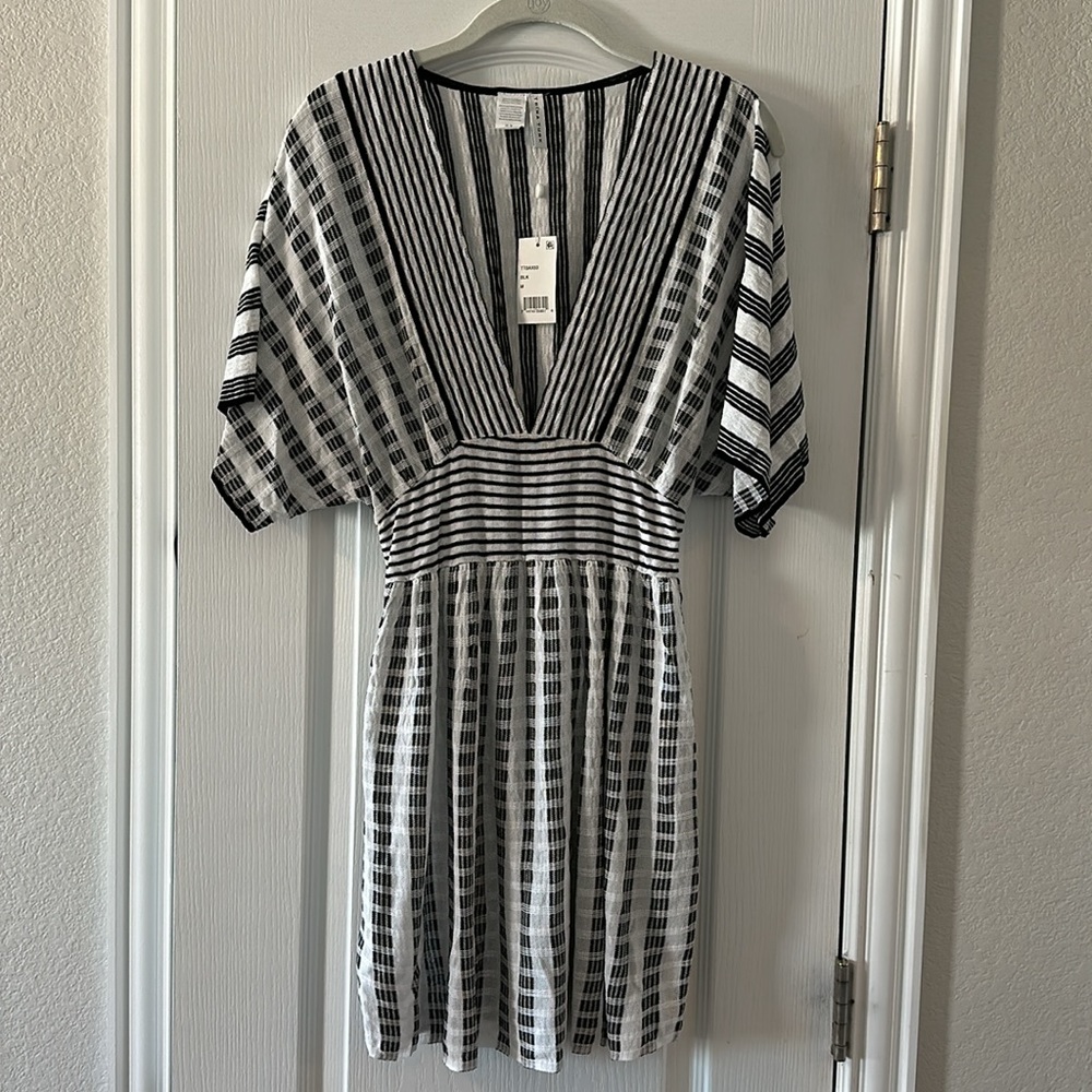 NWT Trina Turk Swim Suit Cover Up - Picture 2 of 6